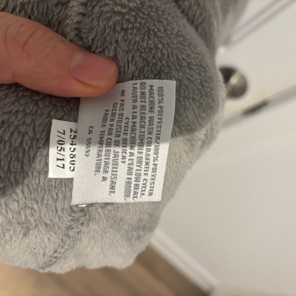 Restoration Hardware Luxury Plush Robe, Gray (Size L) - Picture 6 of 6